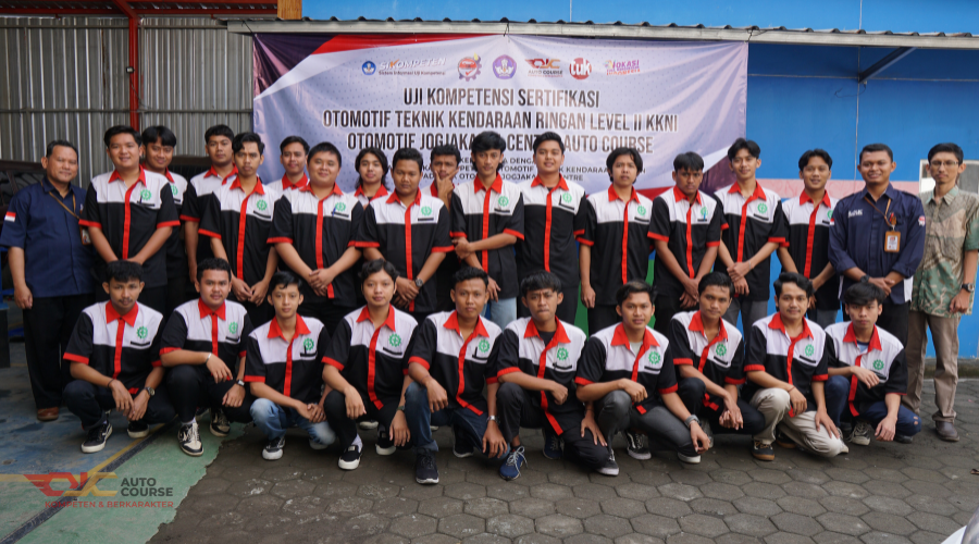 Mekanik Muda, Semangat Besar: Menyiapkan Generasi Otomotif Indonesia